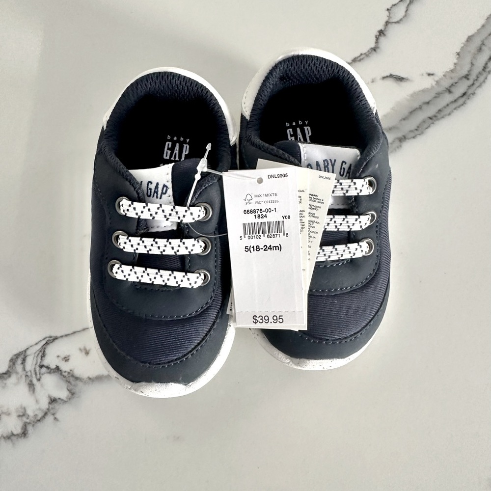 NWT Baby Gap Baby Boys Tennis Shoes - Size 18-24 Months